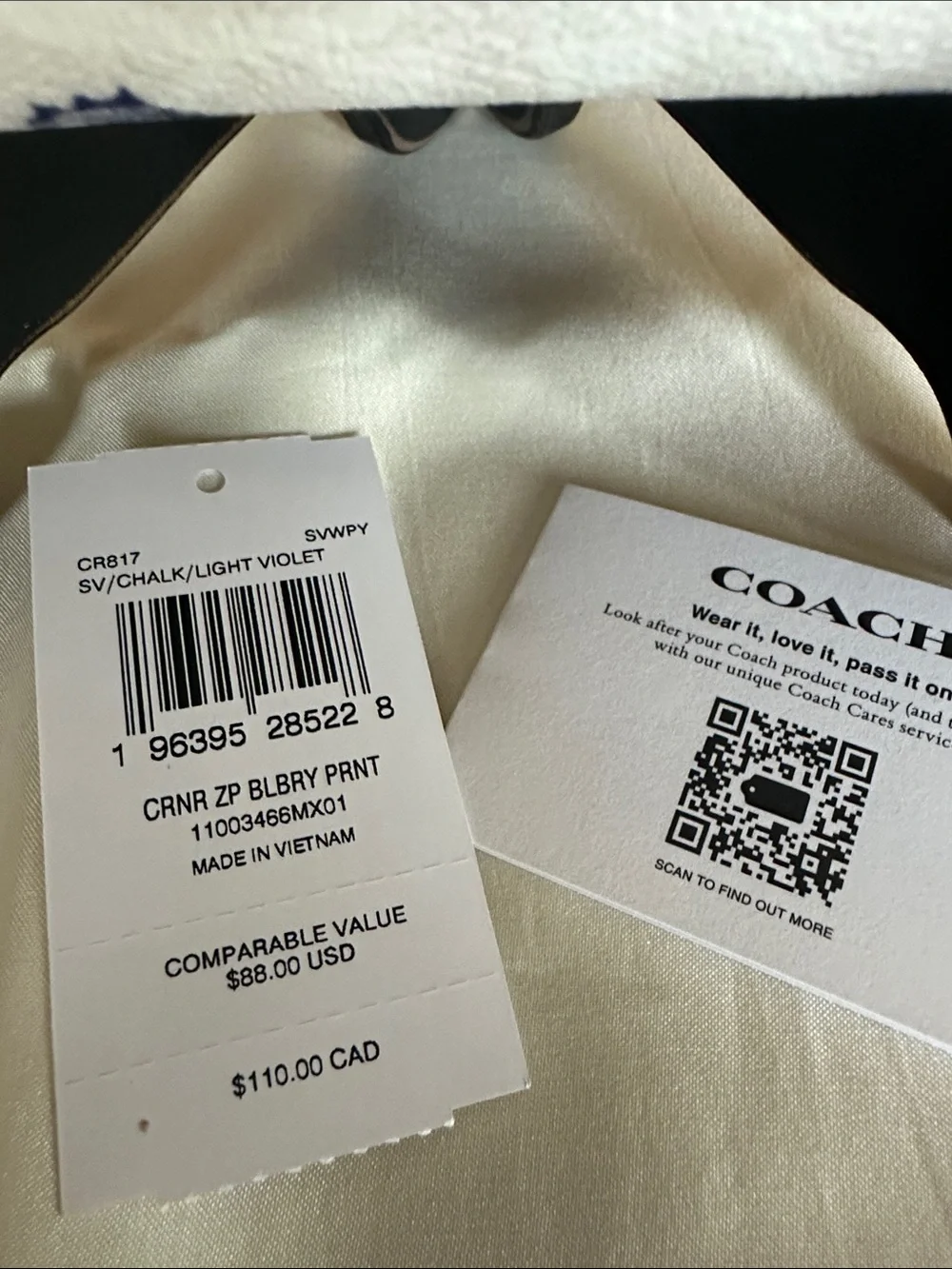 NWT Coach White/Chalk Corner Zip Wristlet with Blueberry Print